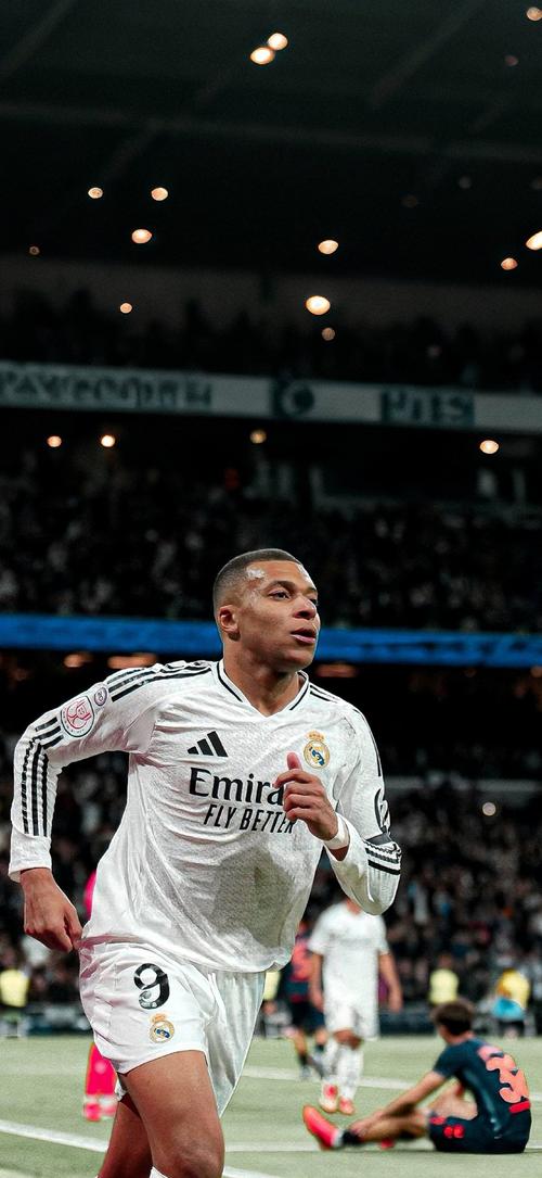 法国客场3-1逆转阿塞拜疆，马特塔、阿克利乌什破门，古斯托两助攻