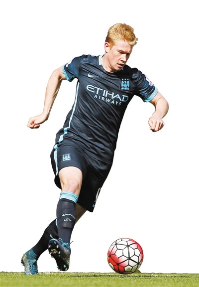 惊险一幕，马竞女足球员梅迪纳头部被膝盖撞到后失去意识