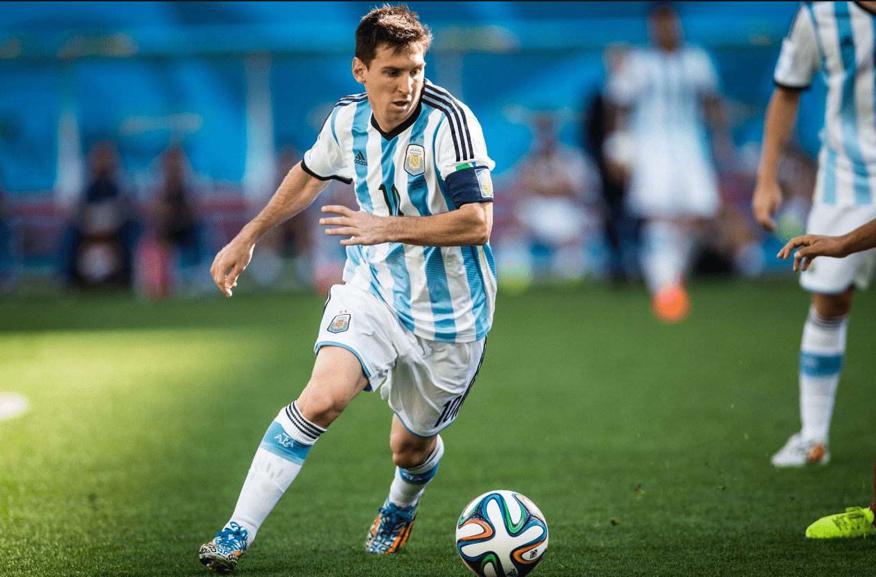 曼联狂丢21球暴露防守隐患，明夏抢免费英超铁卫！阿莫林欲签嫡系