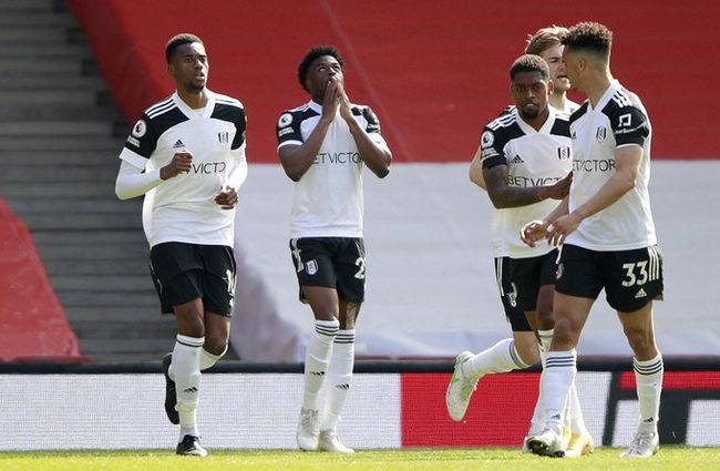 WAZ评沙尔克球员表现：两边翼卫灾难发挥，卡里乌斯超神